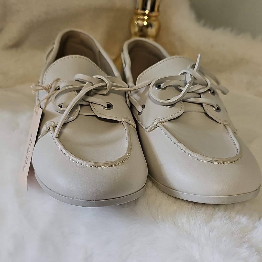 NWT! Tommy Bahama Women's Cream Moccasins - Picture 5 of 16